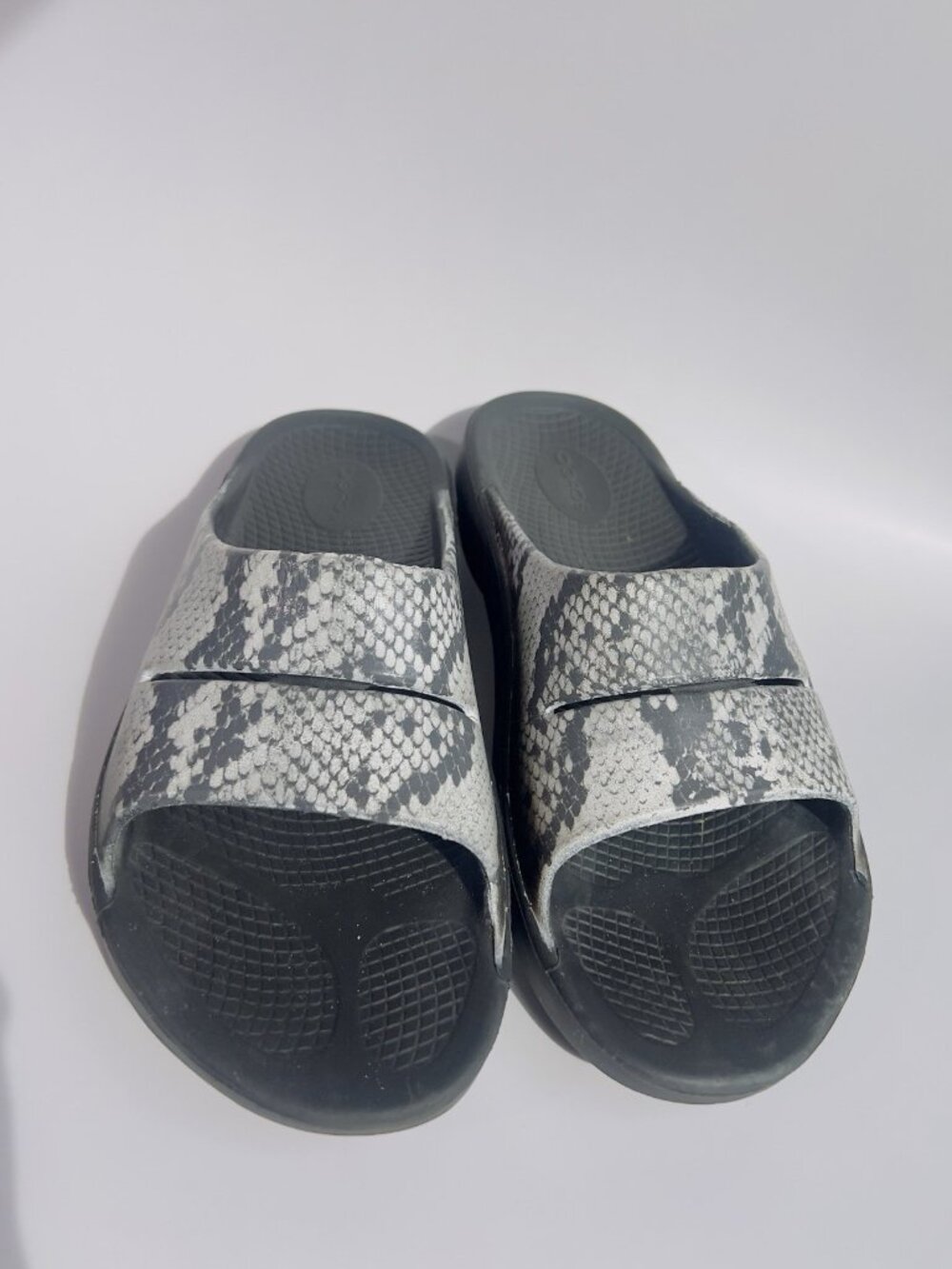 OOFOS OOahh Recovery Slide Sandals Animal Print Women’s 11 / Men’s 9 - Picture 9 of 12